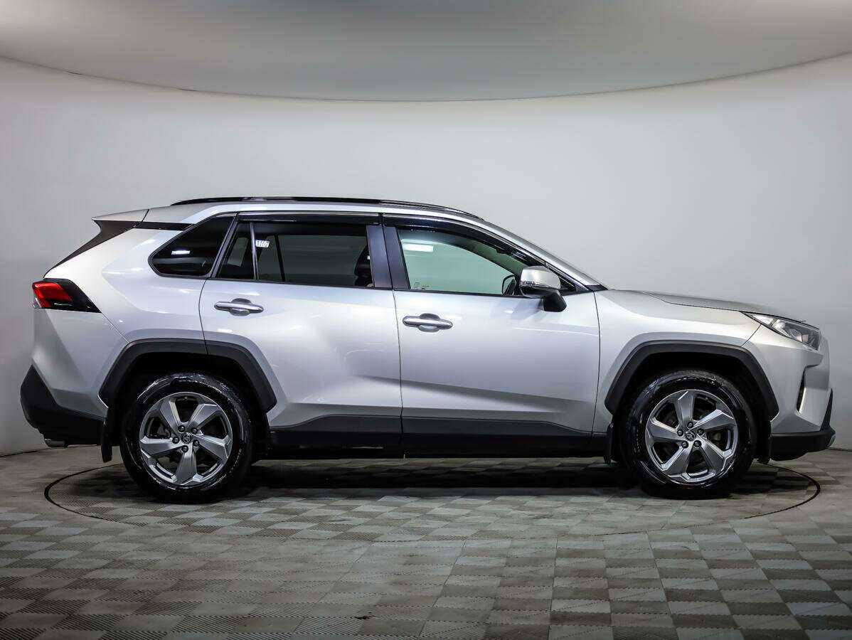 Toyota RAV4 с пробегом — 2020 год. Фото: #2