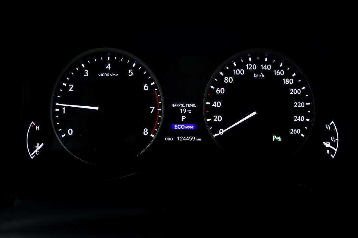 Lexus ES с пробегом — 2012 год. Фото: #9