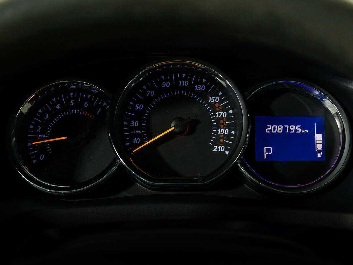 Renault Sandero с пробегом — 2015 год. Фото: #10