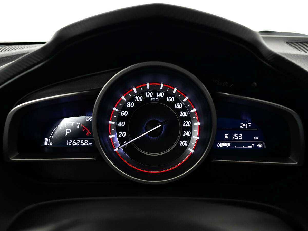 Mazda 3 с пробегом — 2015 год. Фото: #10