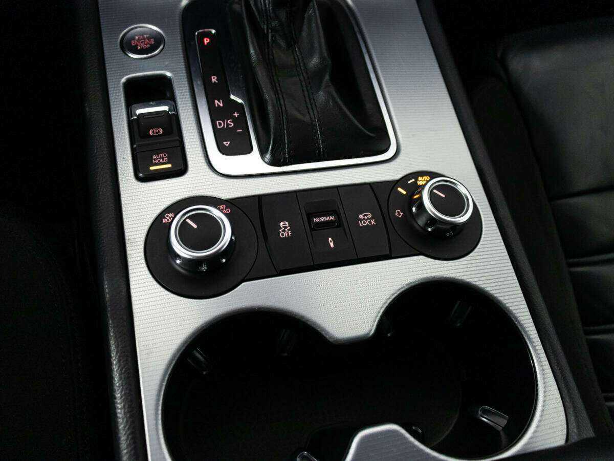 Volkswagen Touareg с пробегом — 2012 год. Фото: #17