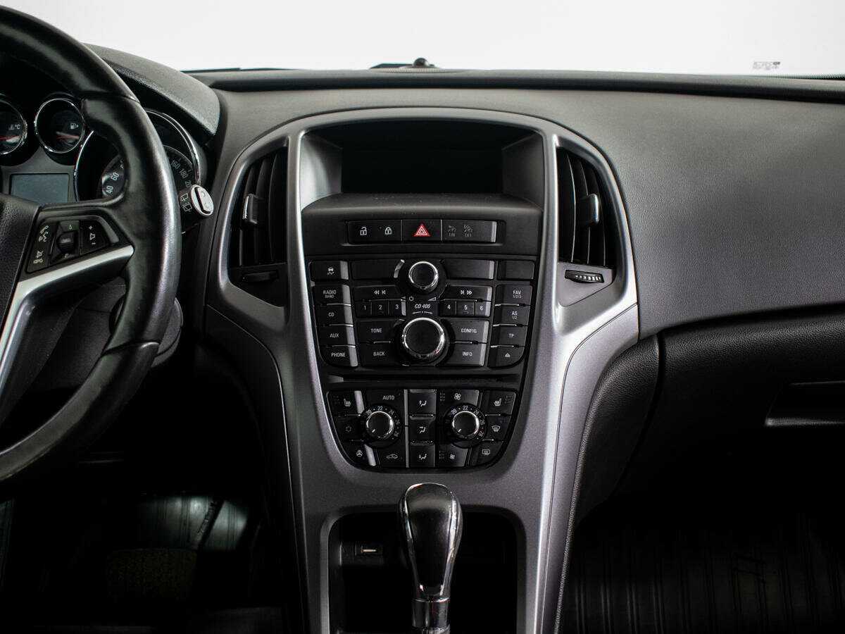 Opel Astra с пробегом — 2013 год. Фото: #9