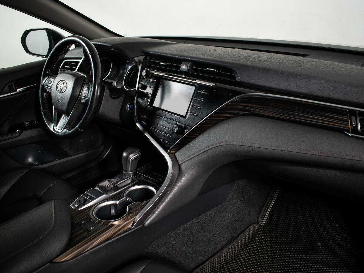 Toyota Camry с пробегом — 2018 год. Фото: #8