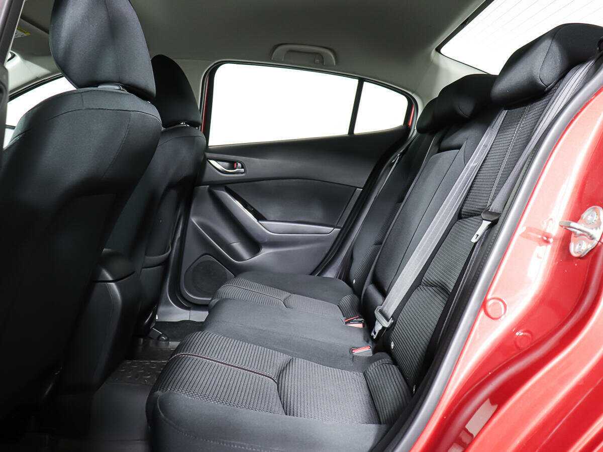 Mazda 3 с пробегом — 2018 год. Фото: #11