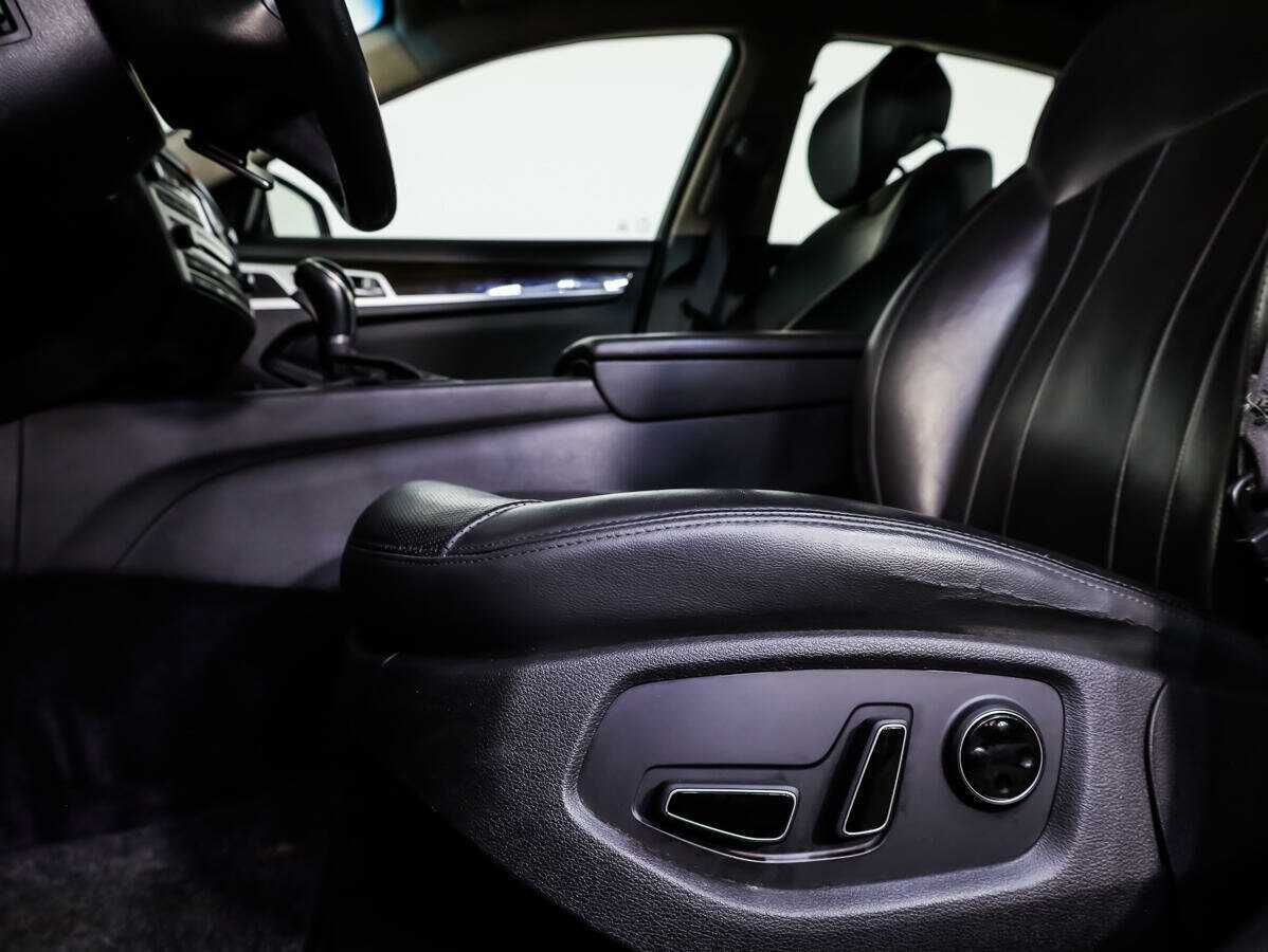 Hyundai Genesis с пробегом — 2014 год. Фото: #17