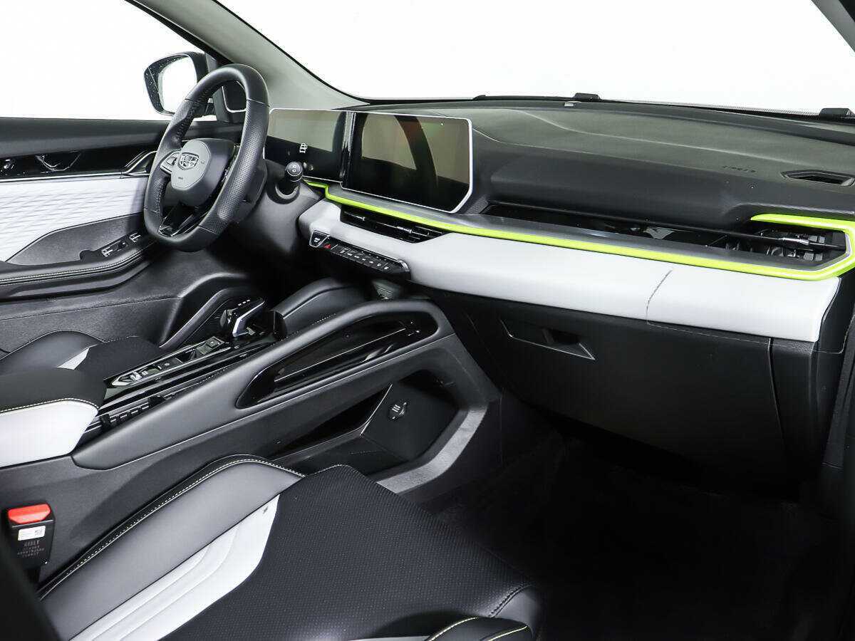 Geely Coolray с пробегом — 2023 год. Фото: #8