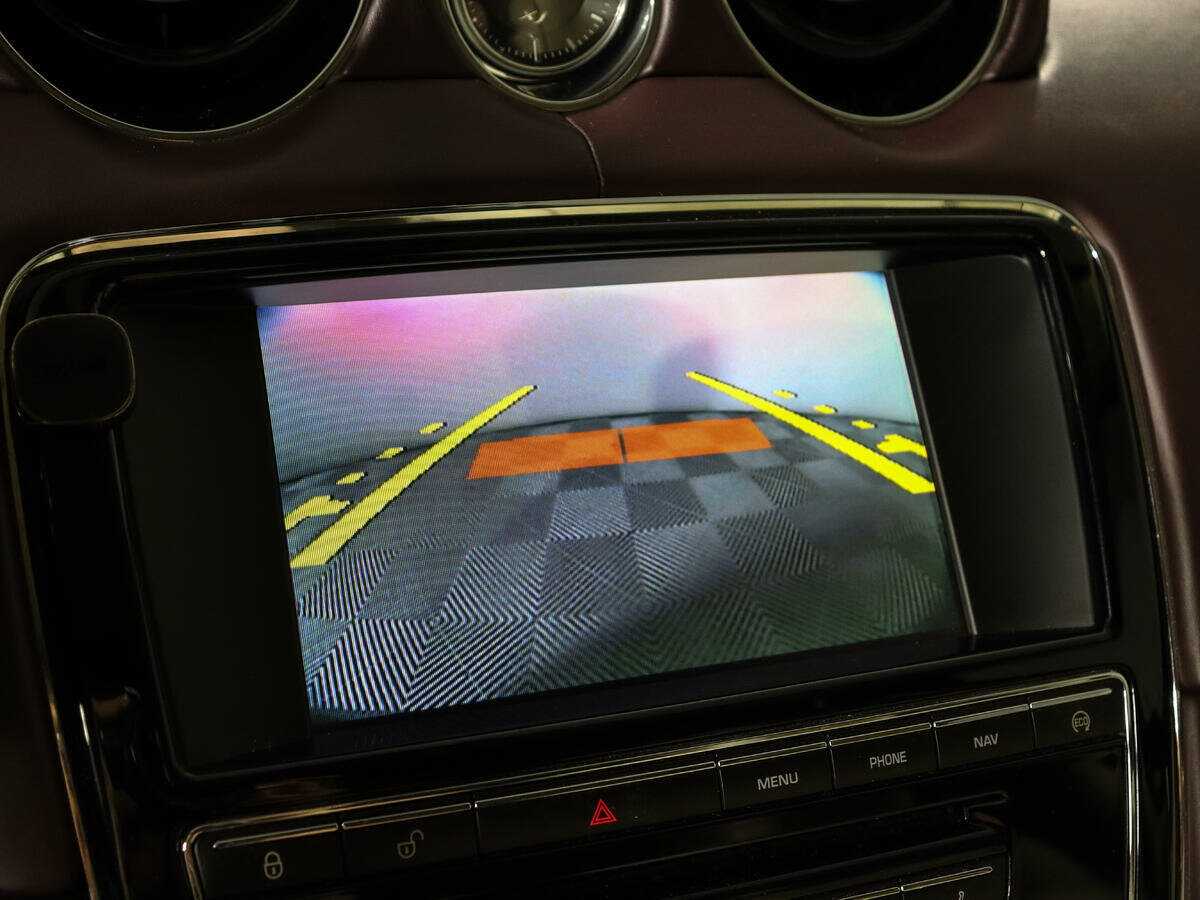 Jaguar XJ с пробегом — 2014 год. Фото: #13