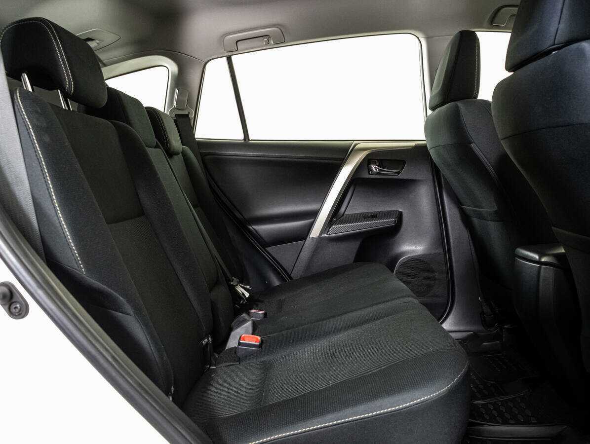 Toyota RAV4 с пробегом — 2013 год. Фото: #7