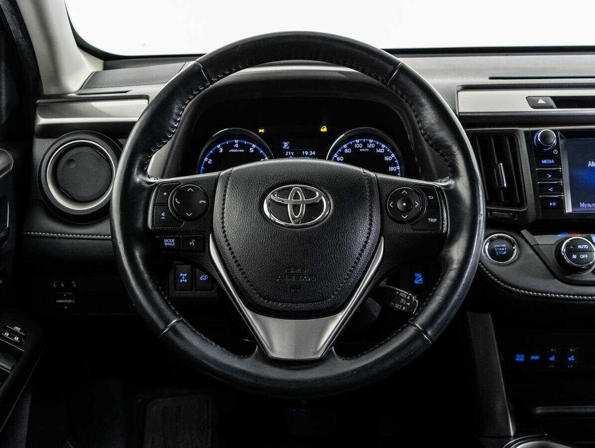 Toyota RAV4 с пробегом — 2016 год. Фото: #13