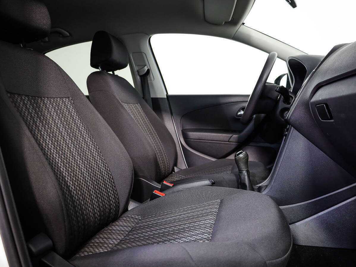 Volkswagen Polo с пробегом — 2017 год. Фото: #9