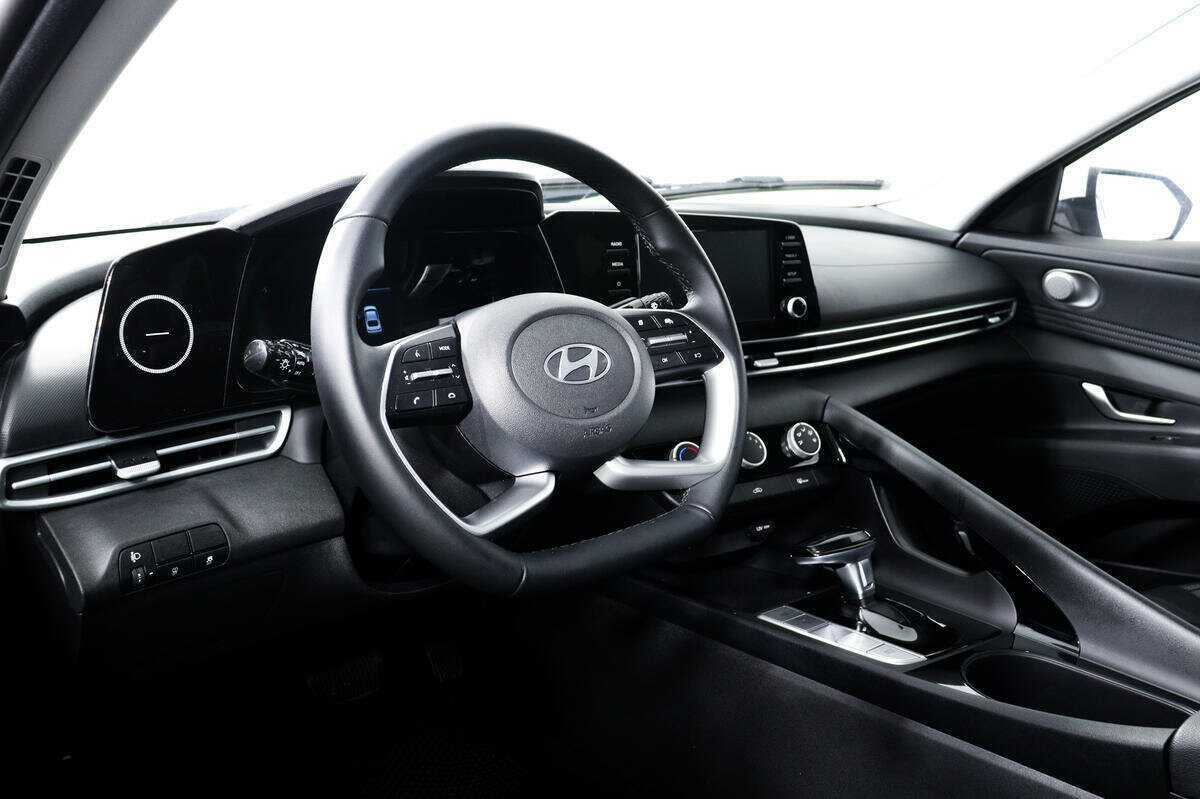 Hyundai Elantra с пробегом — 2023 год. Фото: #12