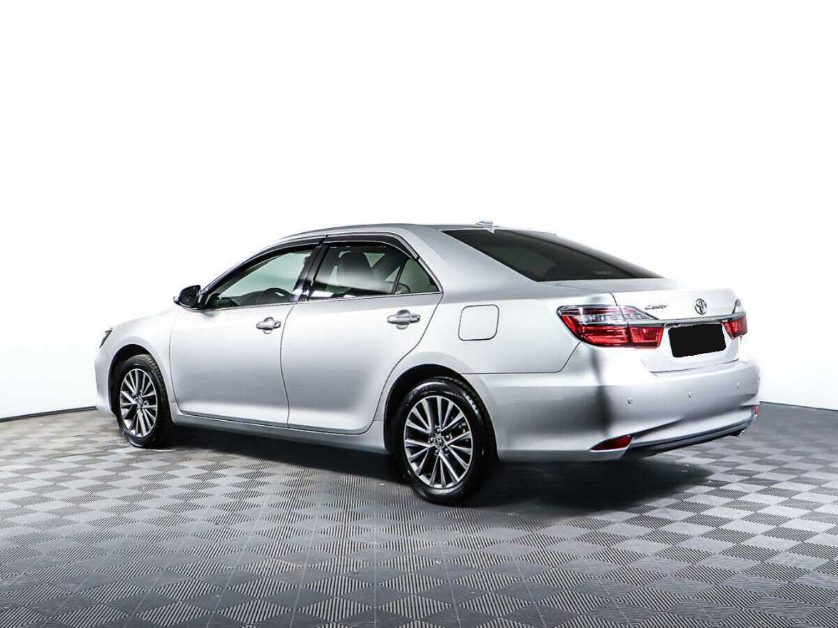 Toyota Camry с пробегом — 2017 год. Фото: #6