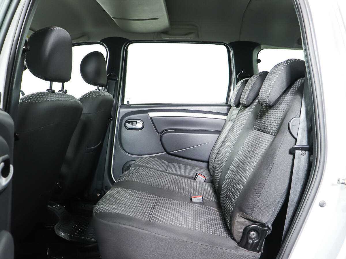 Lada (ВАЗ) Largus с пробегом — 2015 год. Фото: #9