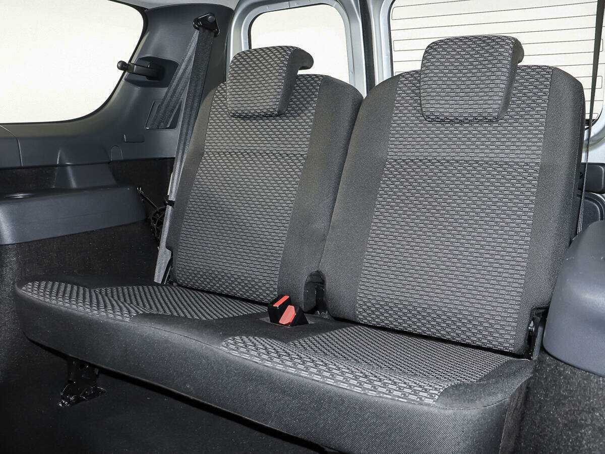 Lada (ВАЗ) Largus с пробегом — 2015 год. Фото: #10