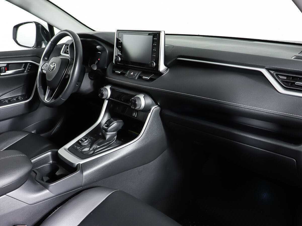 Toyota RAV4 с пробегом — 2020 год. Фото: #8