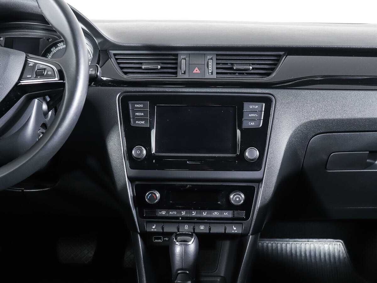 Skoda Rapid с пробегом — 2019 год. Фото: #11