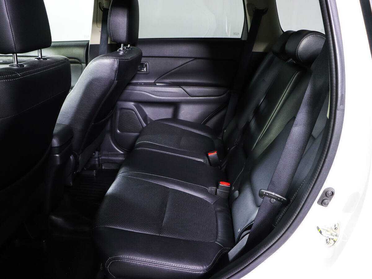 Mitsubishi Outlander с пробегом — 2016 год. Фото: #8