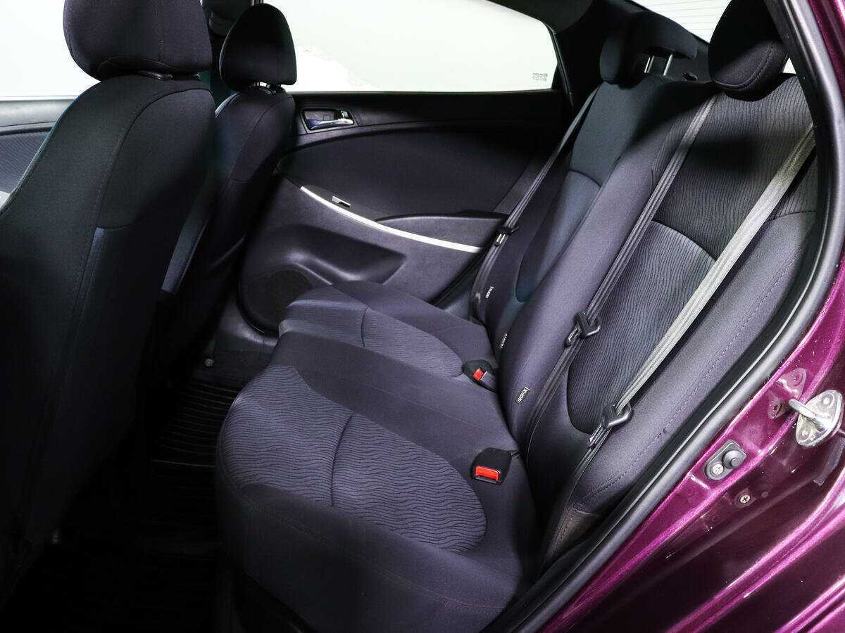 Hyundai Solaris с пробегом — 2012 год. Фото: #9