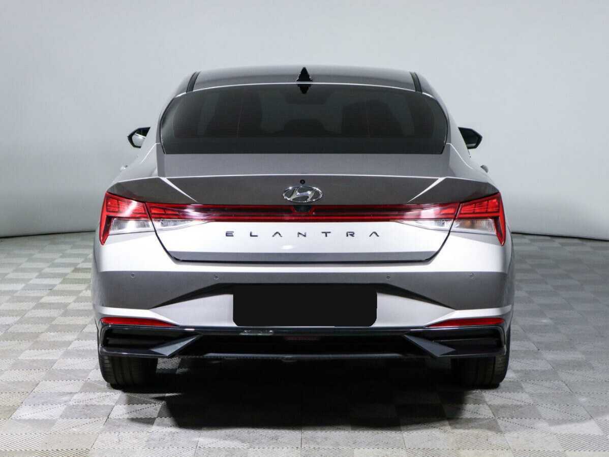 Hyundai Elantra с пробегом — 2022 год. Фото: #5