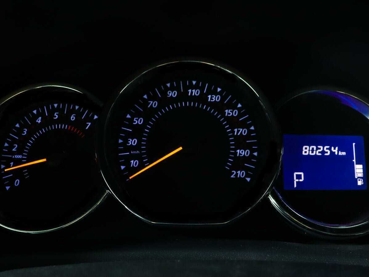 Renault Sandero с пробегом — 2016 год. Фото: #10