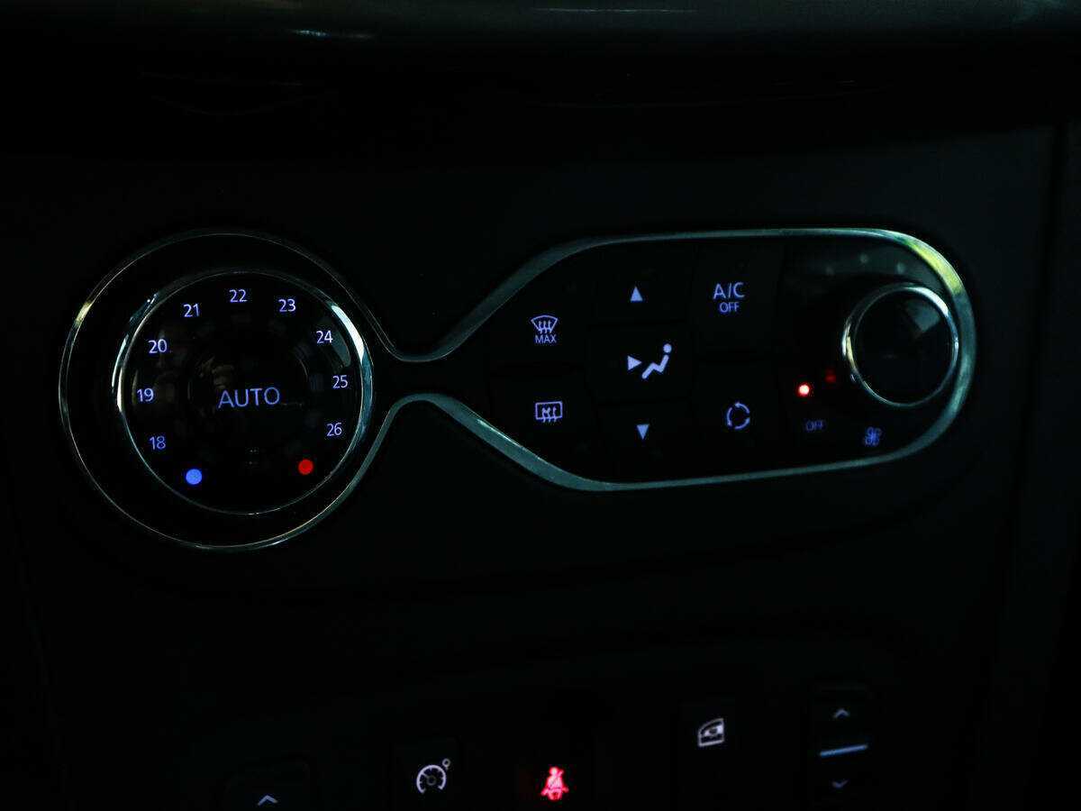 Renault Sandero с пробегом — 2016 год. Фото: #14