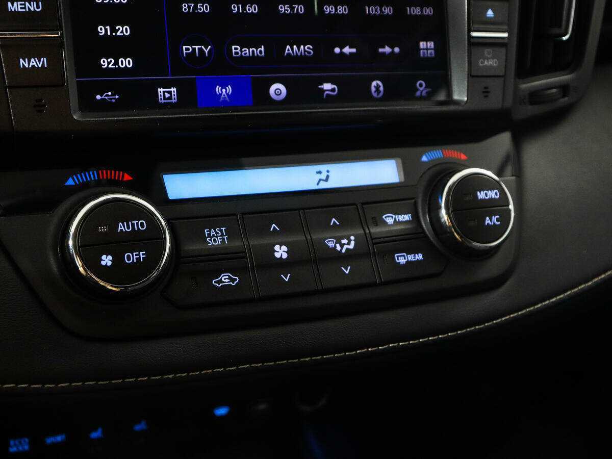 Toyota RAV4 с пробегом — 2017 год. Фото: #13