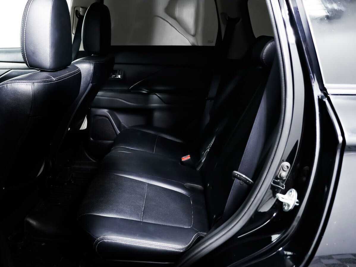 Mitsubishi Outlander с пробегом — 2014 год. Фото: #11