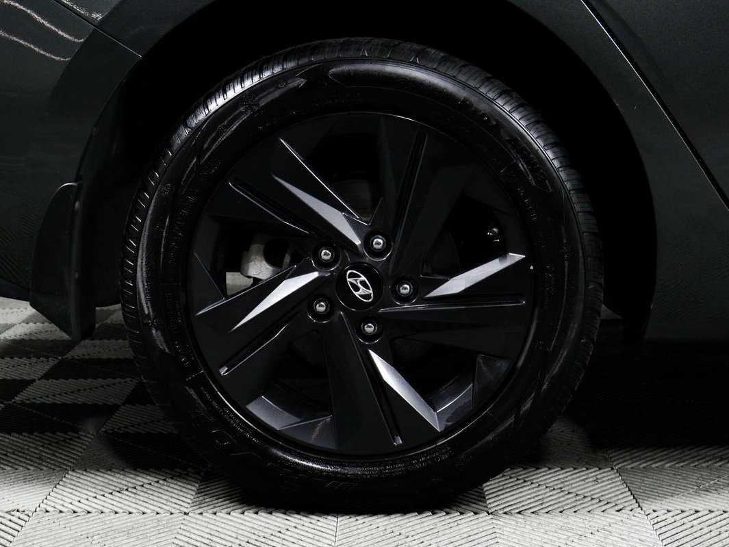 Hyundai Elantra с пробегом — 2021 год. Фото: #12