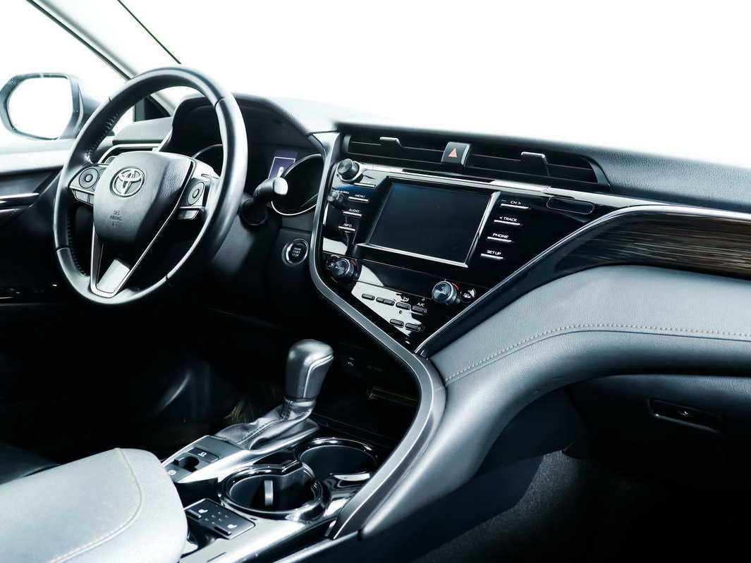 Toyota Camry с пробегом — 2018 год. Фото: #8