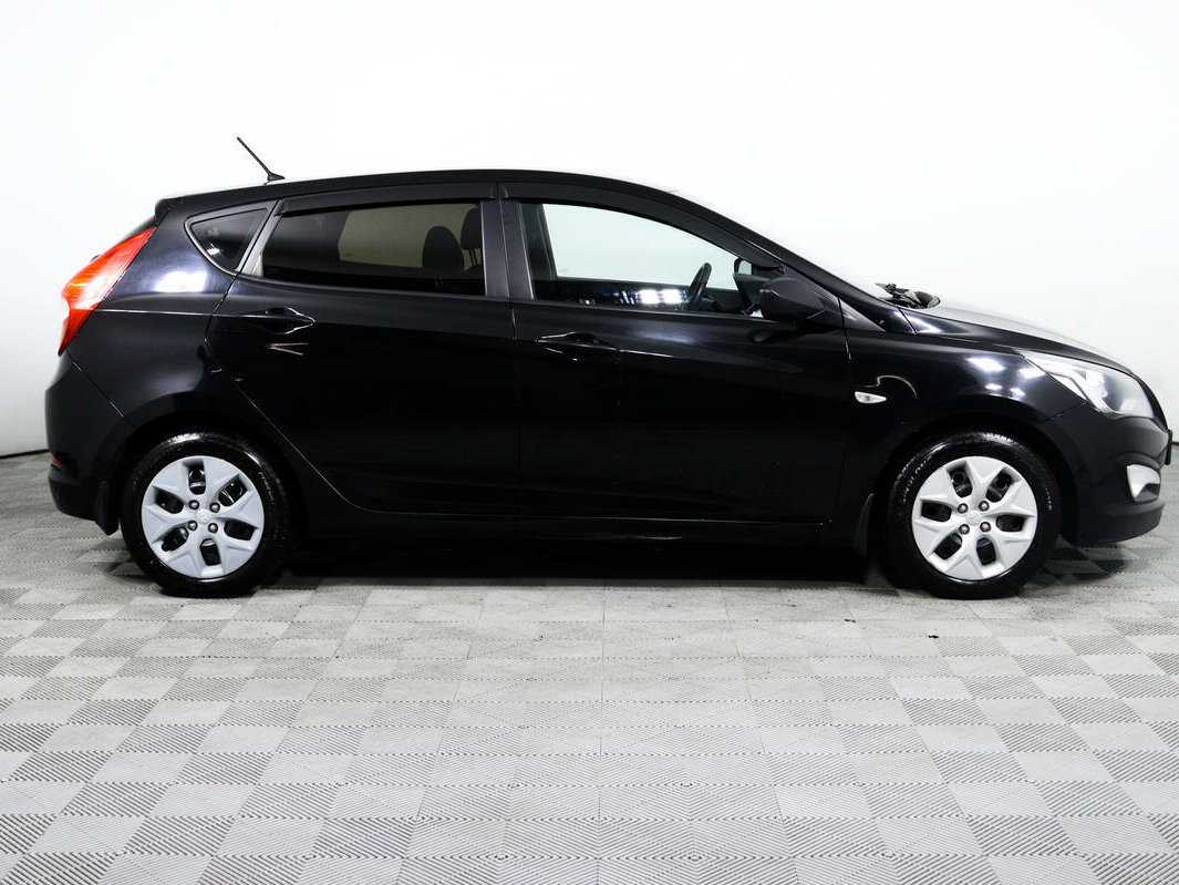 Hyundai Solaris с пробегом — 2015 год. Фото: #3