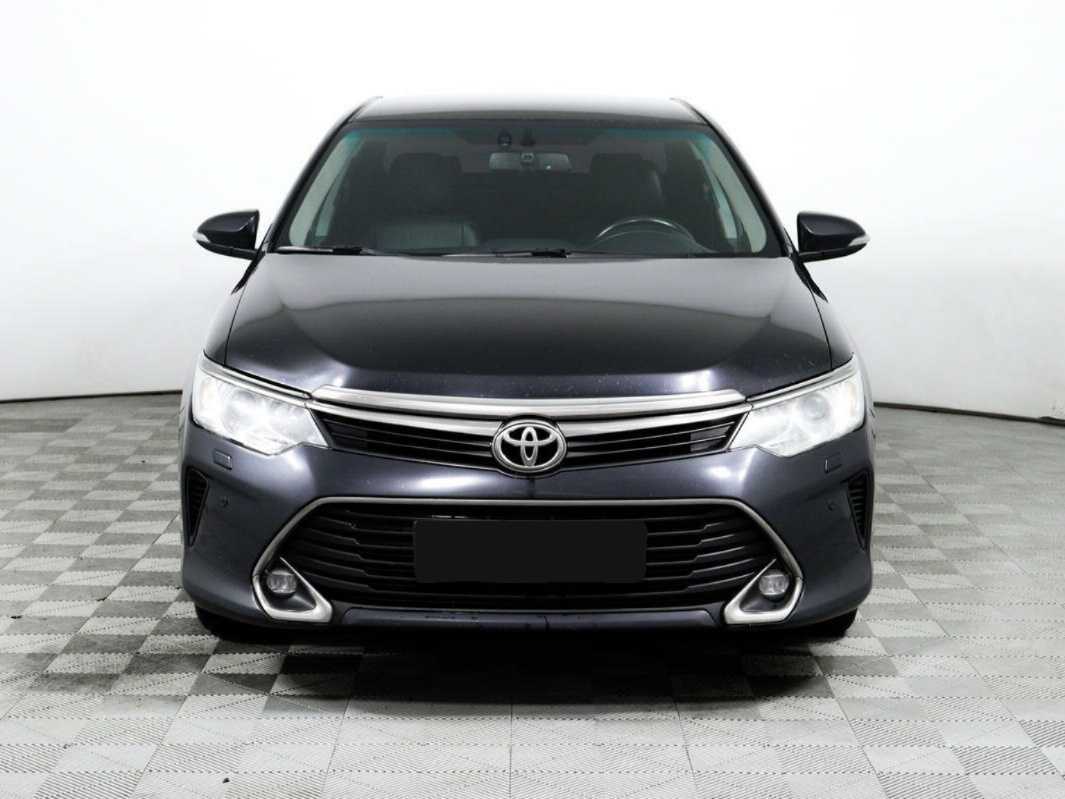 Toyota Camry с пробегом — 2016 год. Фото: #1