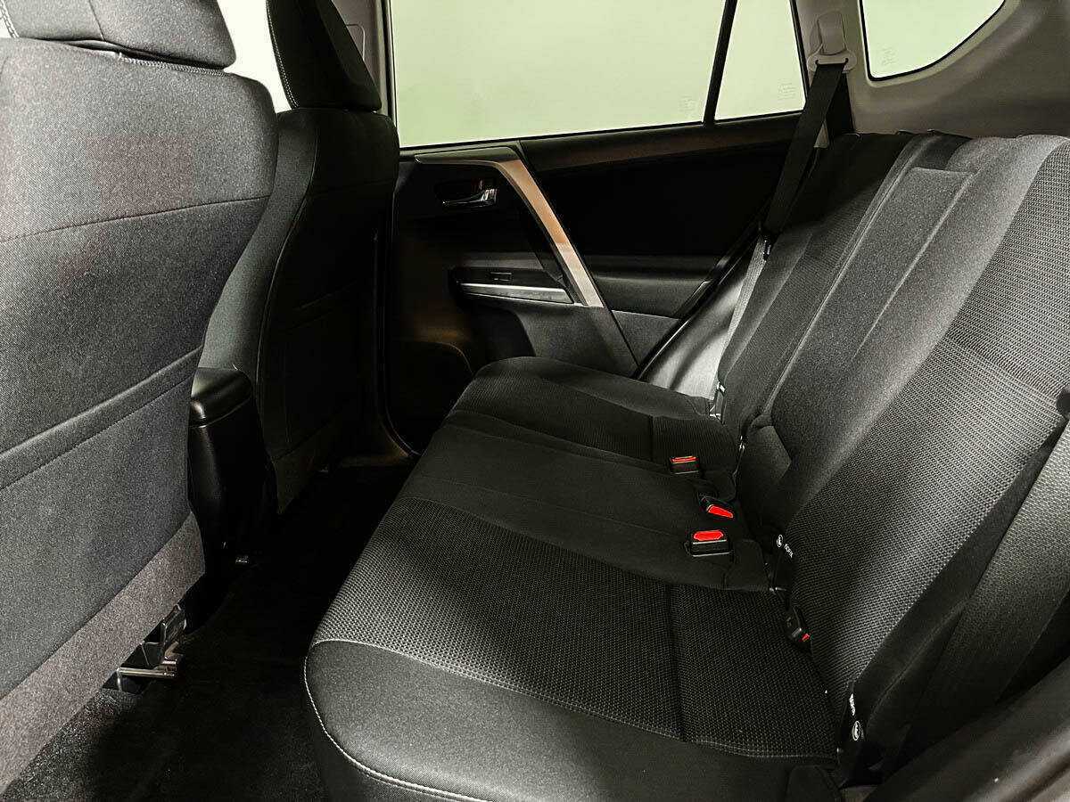 Toyota RAV4 с пробегом — 2016 год. Фото: #7