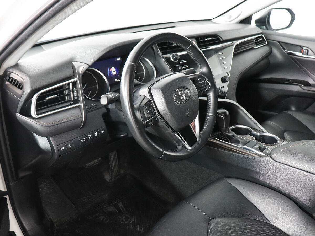 Toyota Camry с пробегом — 2020 год. Фото: #8