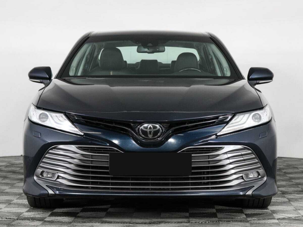 Toyota Camry с пробегом — 2020 год. Фото: #1