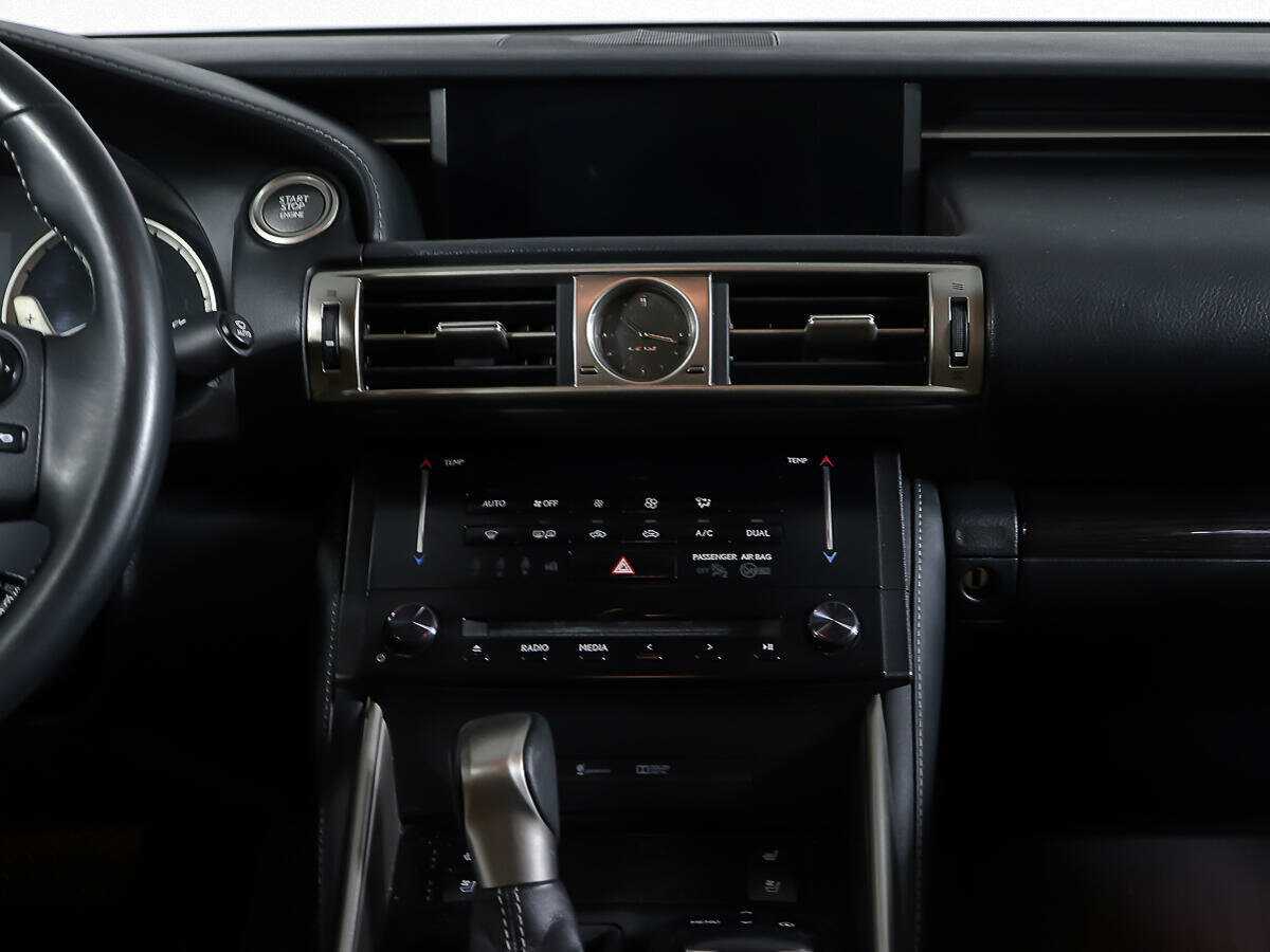 Lexus IS с пробегом — 2013 год. Фото: #11
