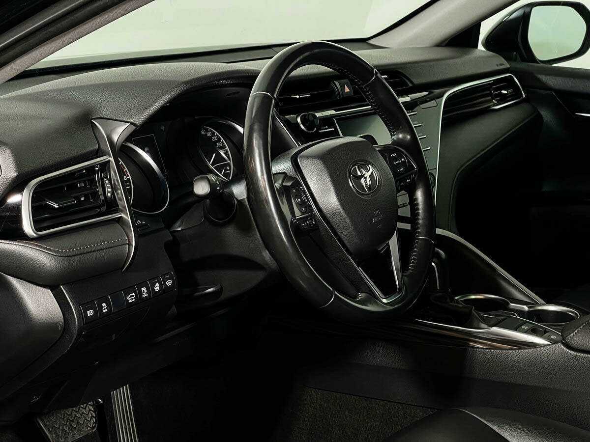 Toyota Camry с пробегом — 2020 год. Фото: #9