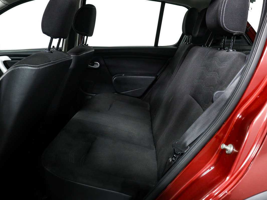 Renault Sandero с пробегом — 2012 год. Фото: #11