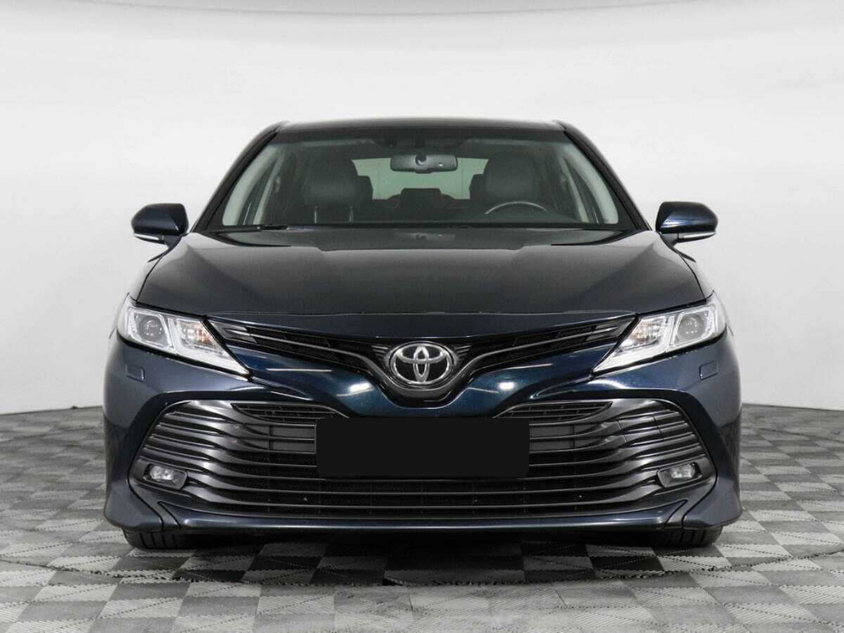 Toyota Camry с пробегом — 2018 год. Фото: #1