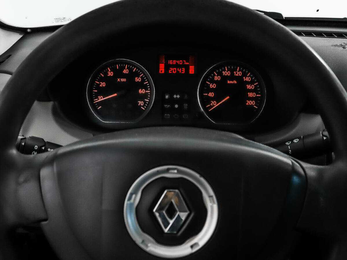 Renault Sandero с пробегом — 2013 год. Фото: #14