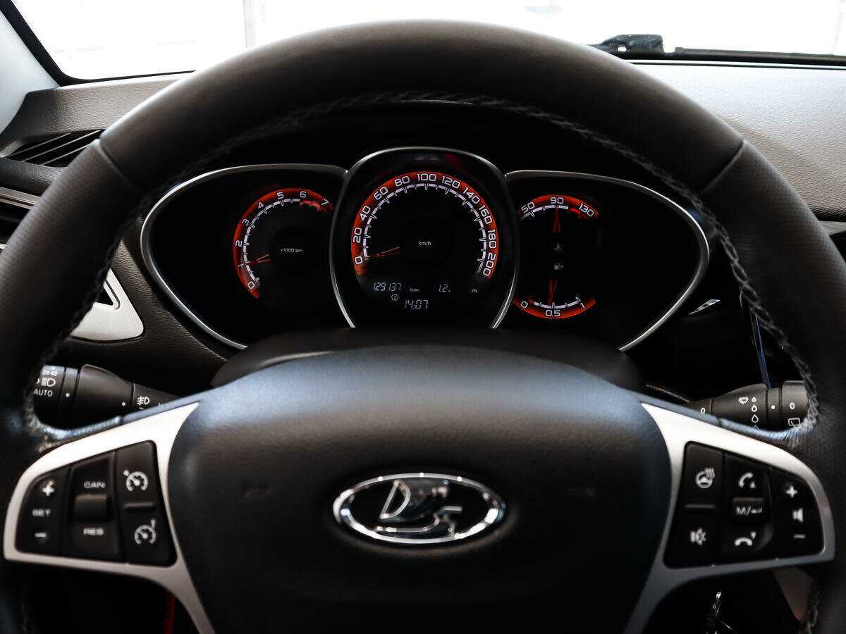 Lada (ВАЗ) Vesta с пробегом — 2019 год. Фото: #13