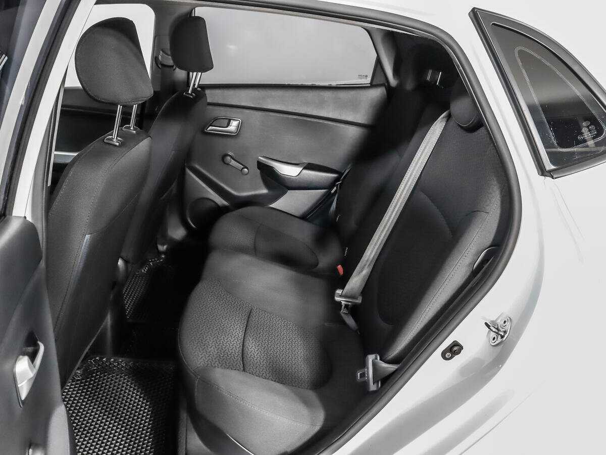 Kia Rio с пробегом — 2012 год. Фото: #9