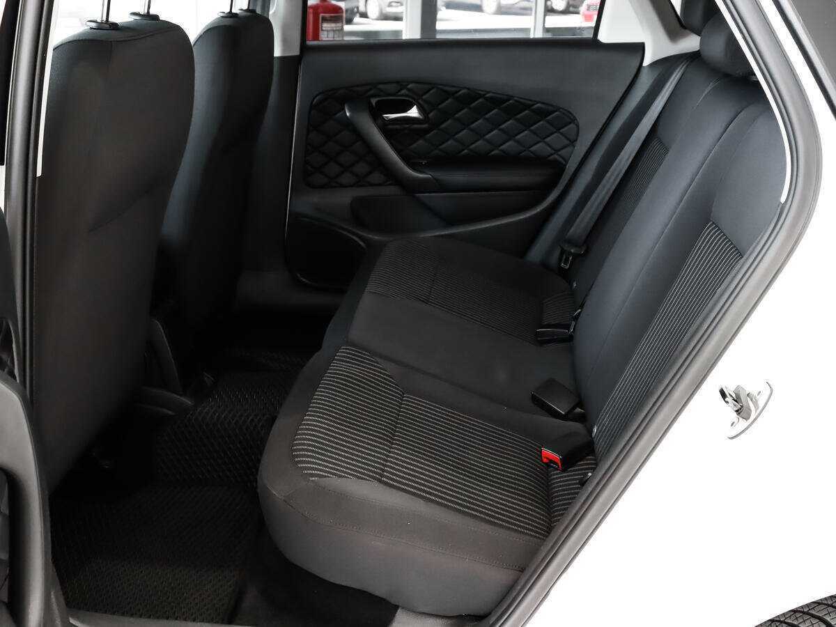 Volkswagen Polo с пробегом — 2013 год. Фото: #7