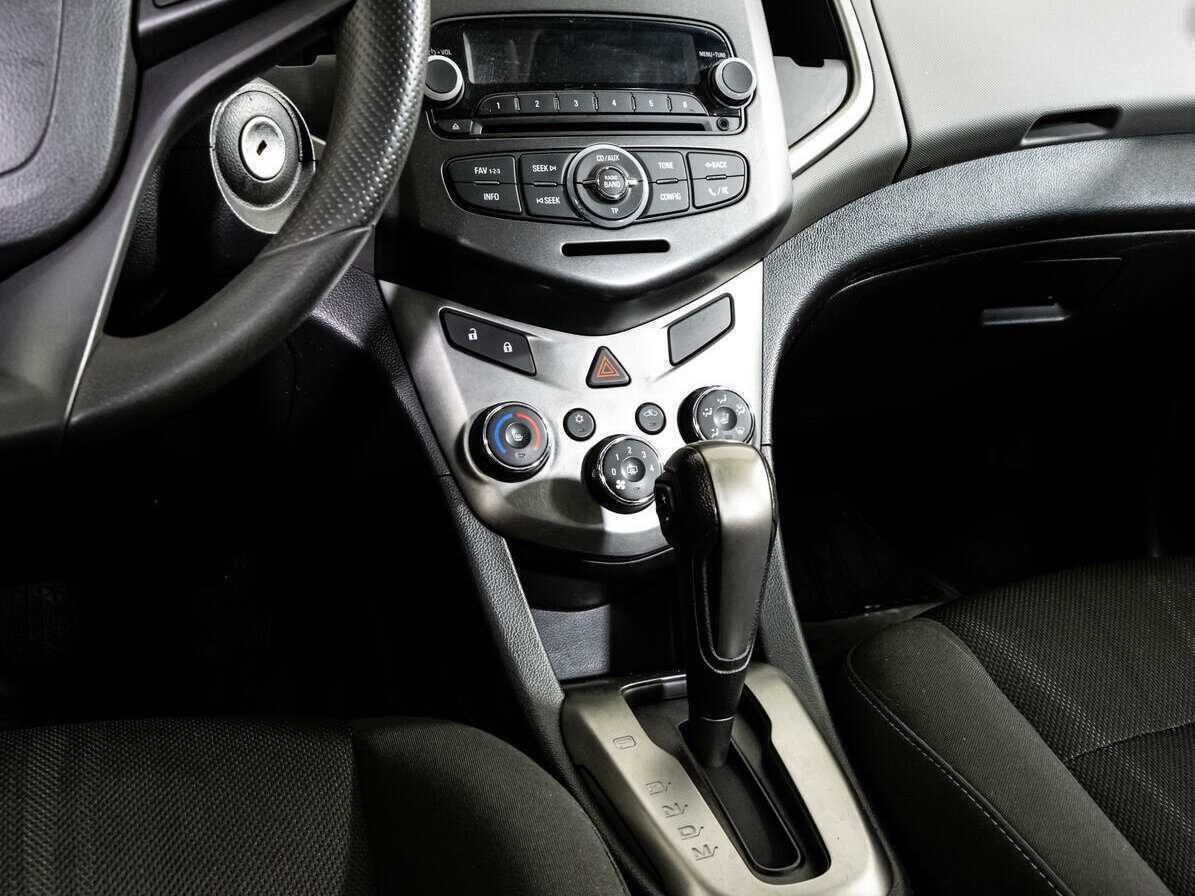 Chevrolet Aveo с пробегом — 2015 год. Фото: #11
