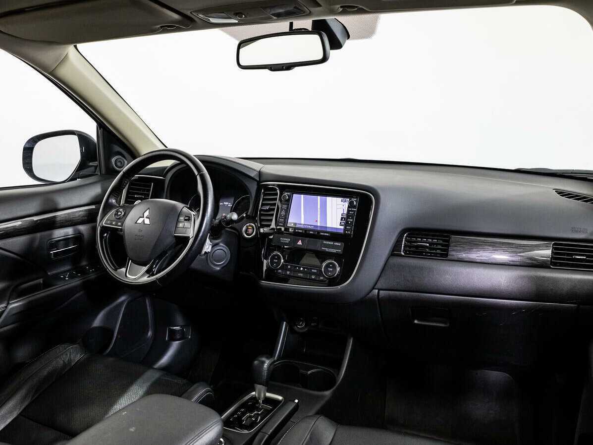 Mitsubishi Outlander с пробегом — 2015 год. Фото: #6