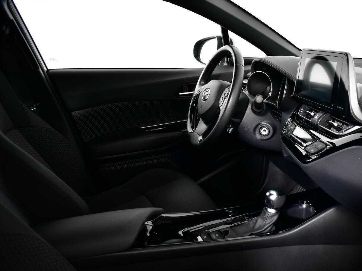 Toyota C-HR с пробегом — 2019 год. Фото: #8