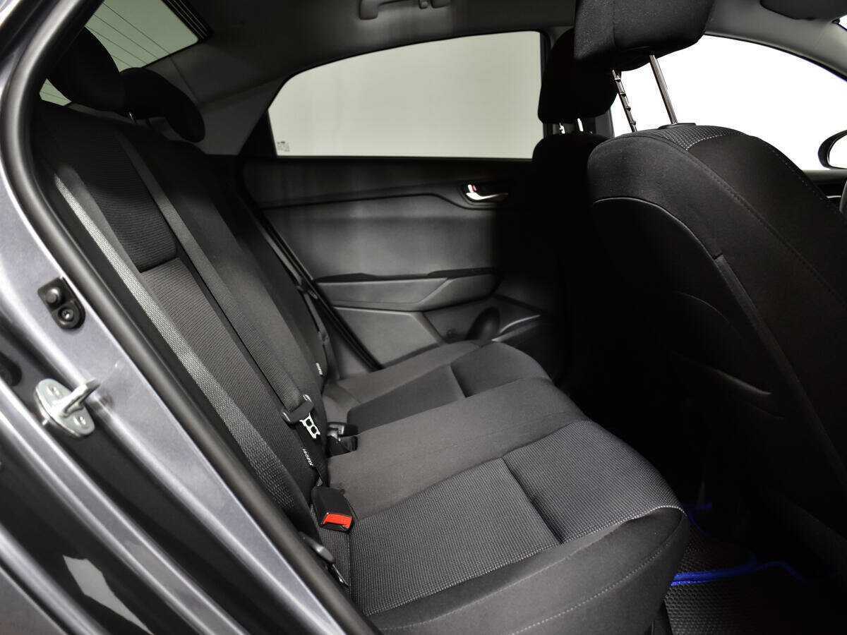 Hyundai Solaris с пробегом — 2021 год. Фото: #9