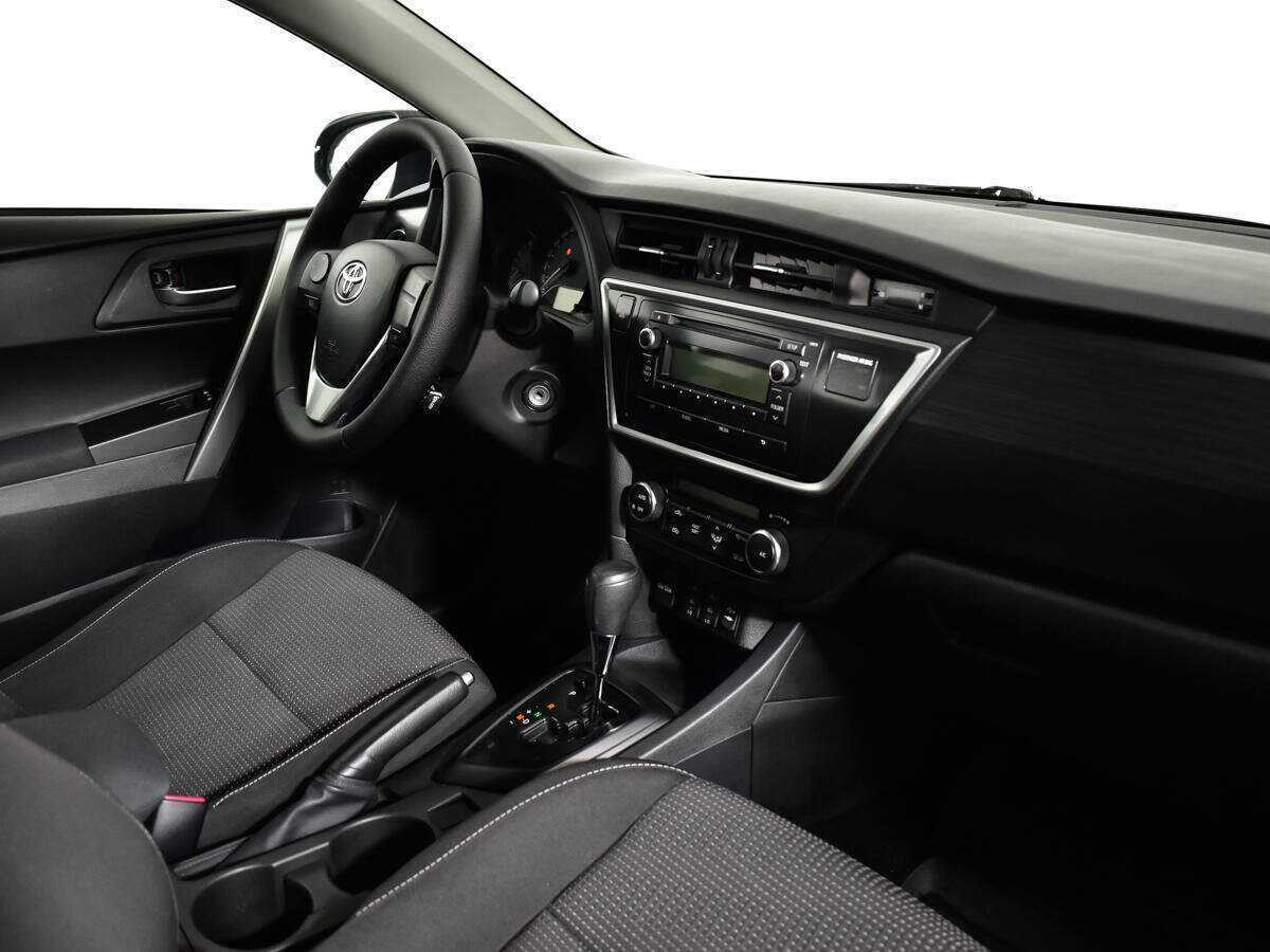 Toyota Auris с пробегом — 2013 год. Фото: #8