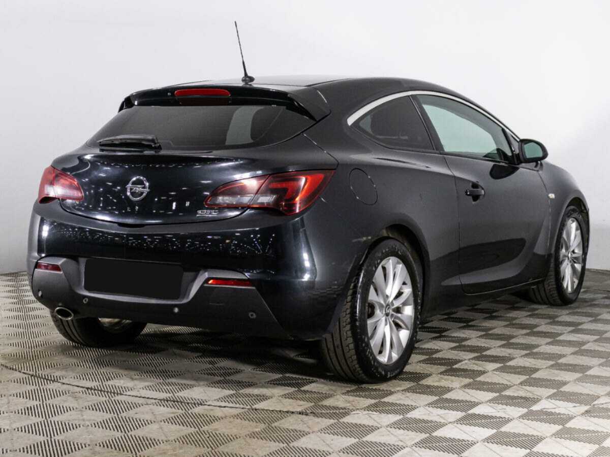 Opel Astra с пробегом — 2012 год. Фото: #4