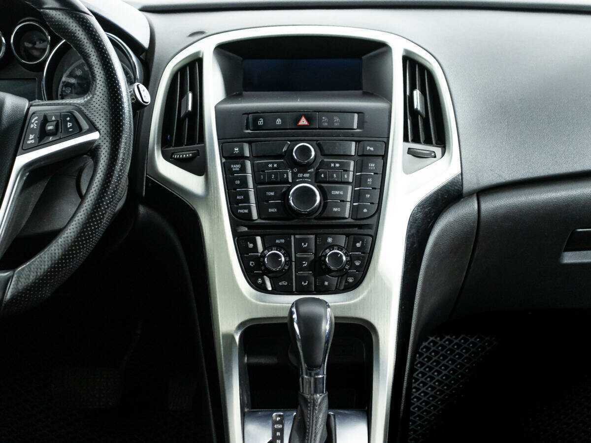 Opel Astra с пробегом — 2012 год. Фото: #13