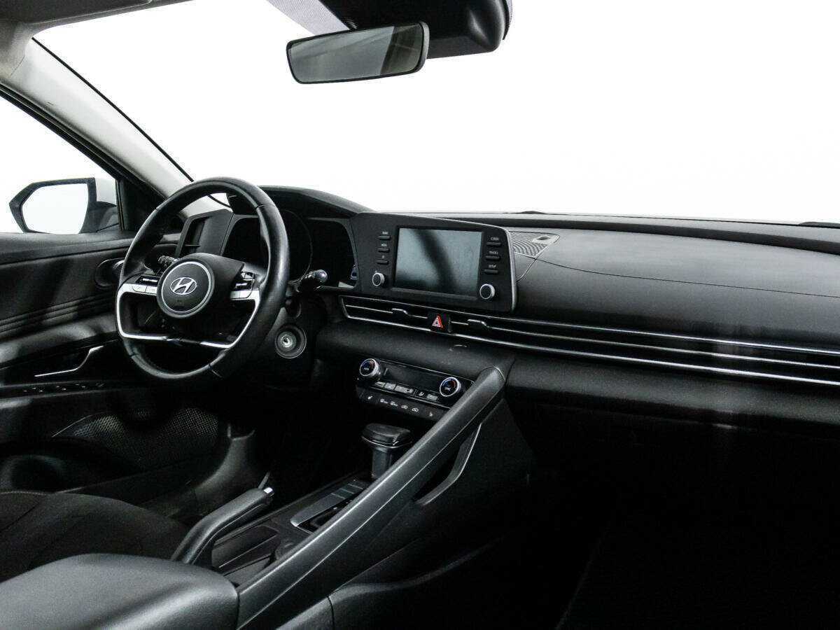 Hyundai Elantra с пробегом — 2021 год. Фото: #8